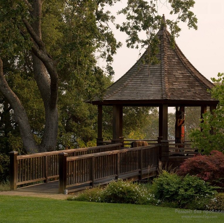 Gazebo de madeira em estilo russo