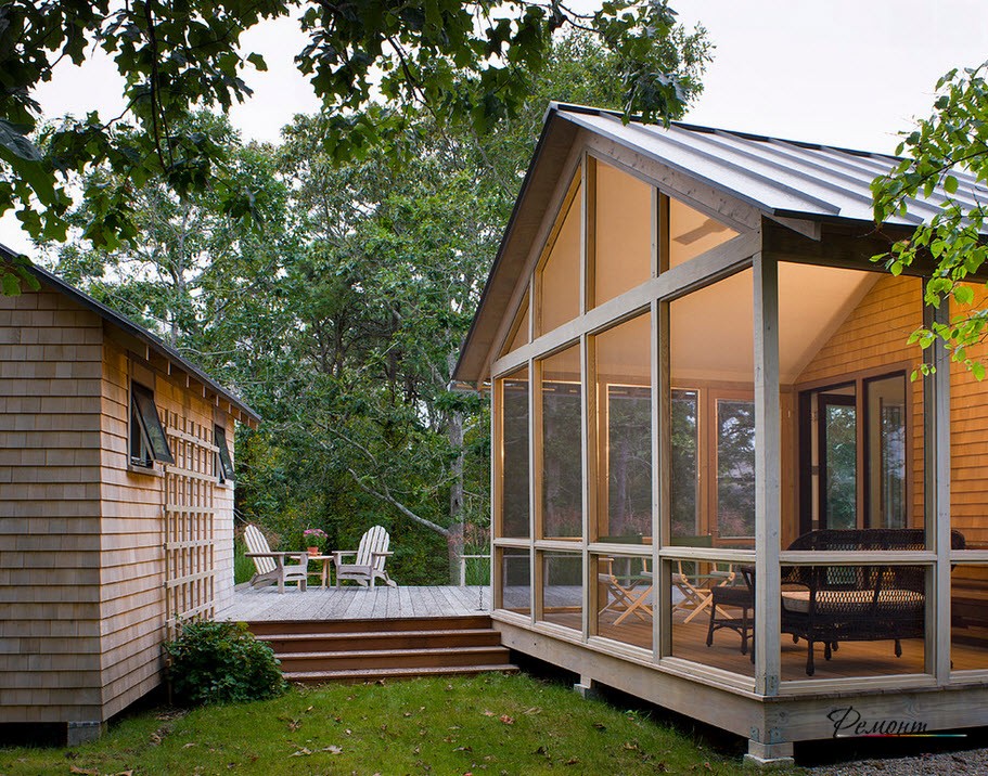 Tiilet ja puinen veranta