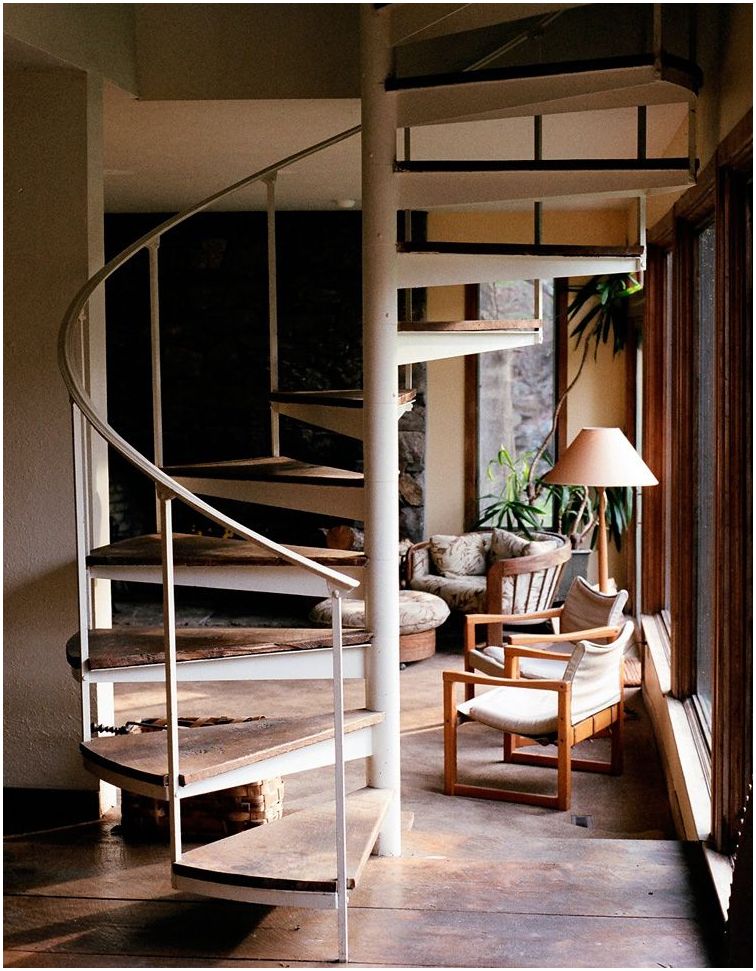 Spiral staircase: a graceful design element in your home