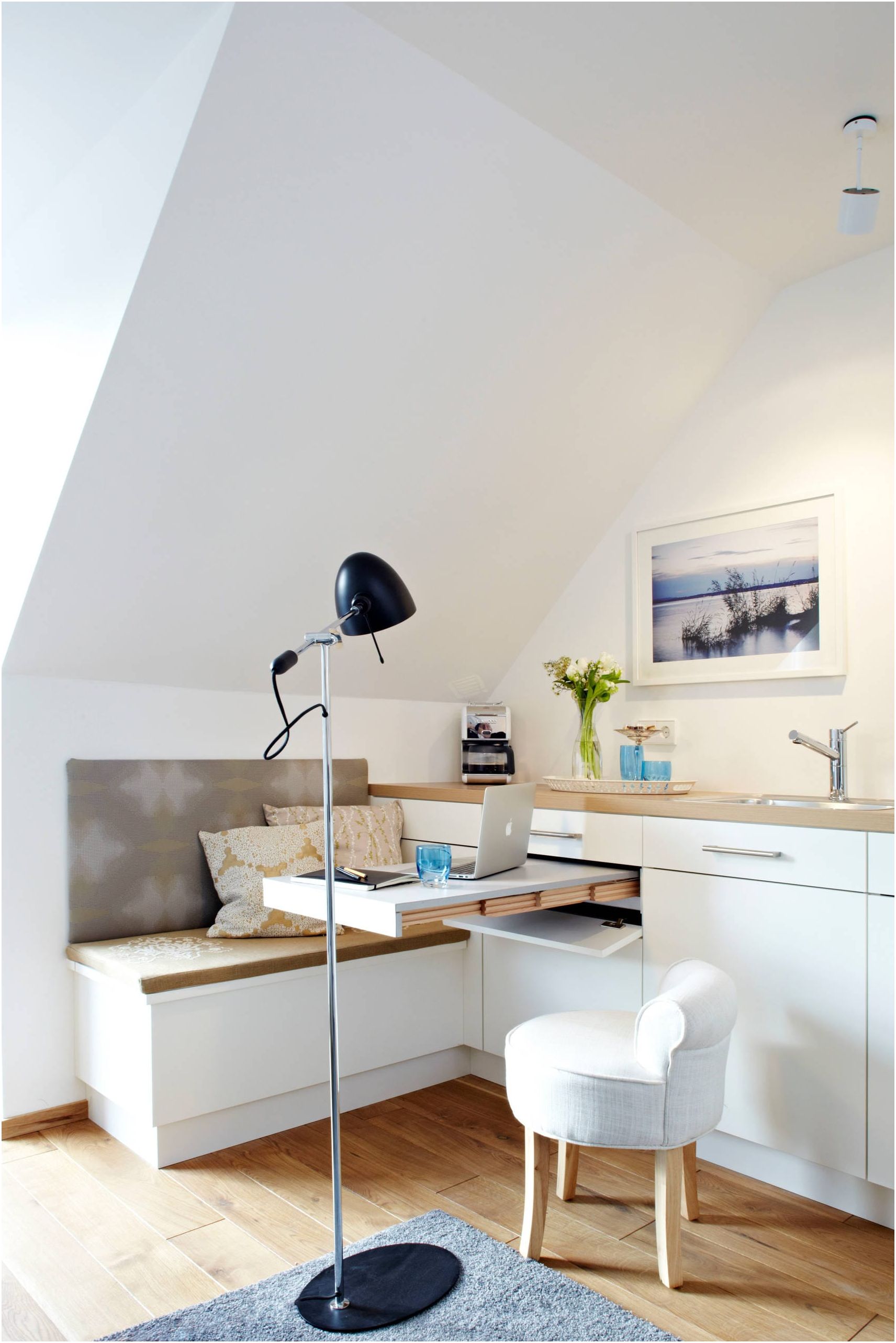غرفة معيشة حديثة مع مطبخ صغير: أفكار للاستخدام الرشيد للمساحة 15 متر مربع. م