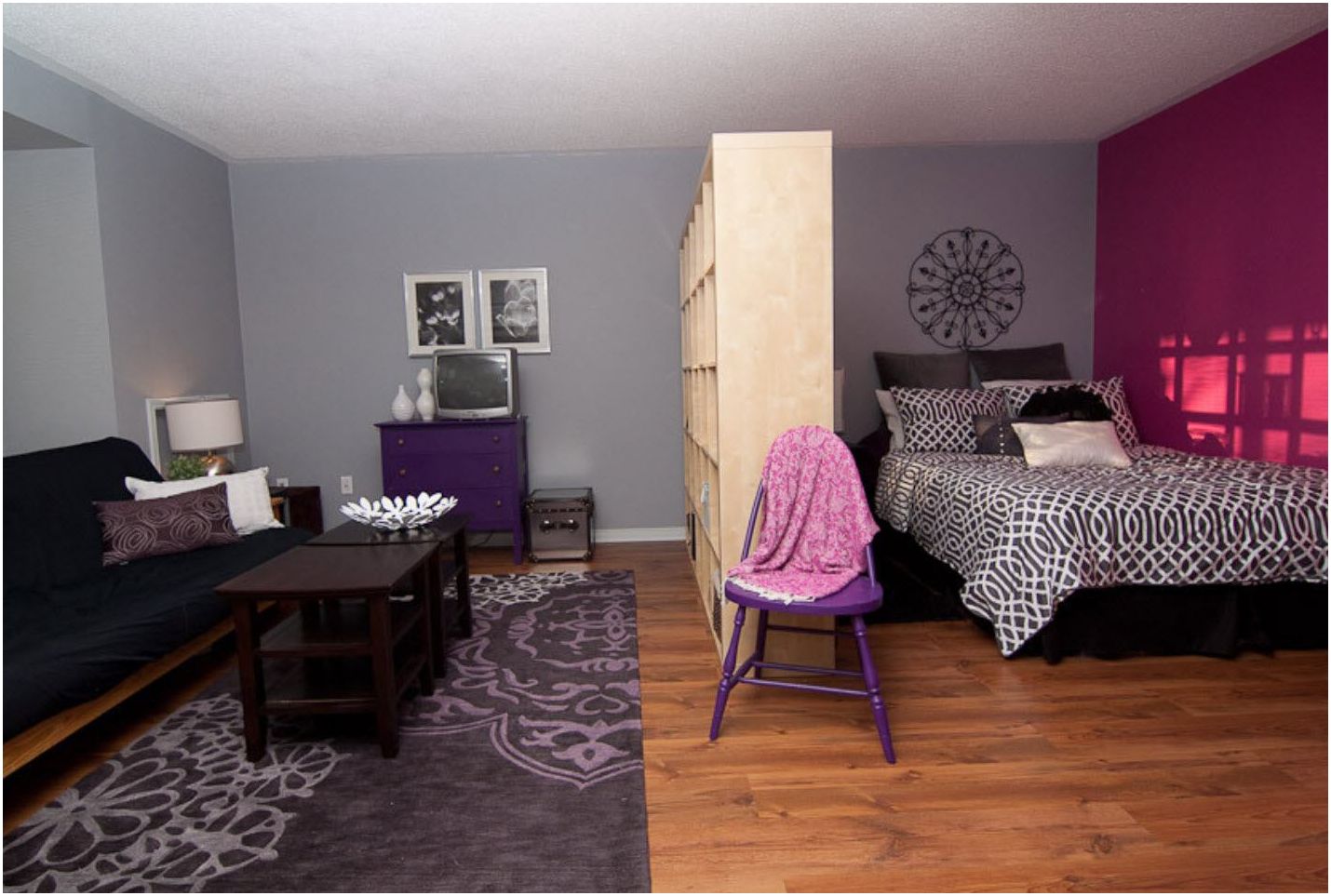 Úspešné príklady kombinovania spálne a obývacej izby v jednej miestnosti