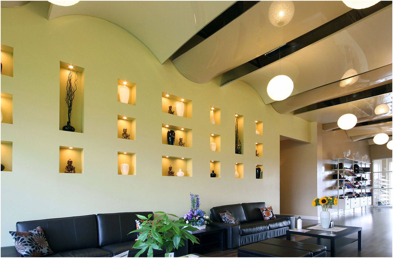 Stretch stropy: fotografie do haly - elegantní příležitosti pro zdobení moderního obývacího pokoje