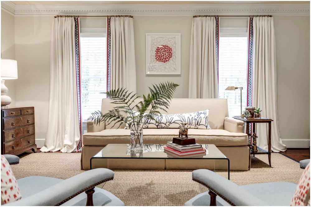 Curtains in the living room 2019: current models and colors