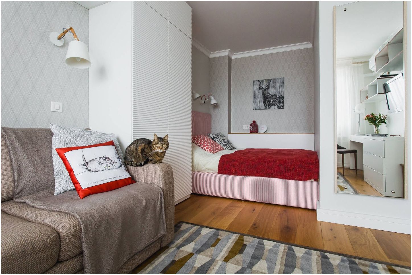 Framgångsrika exempel på att kombinera ett sovrum och ett vardagsrum i ett rum
