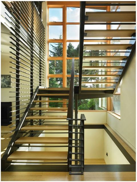 Lépcsőház egy fémkeretre, egy házban